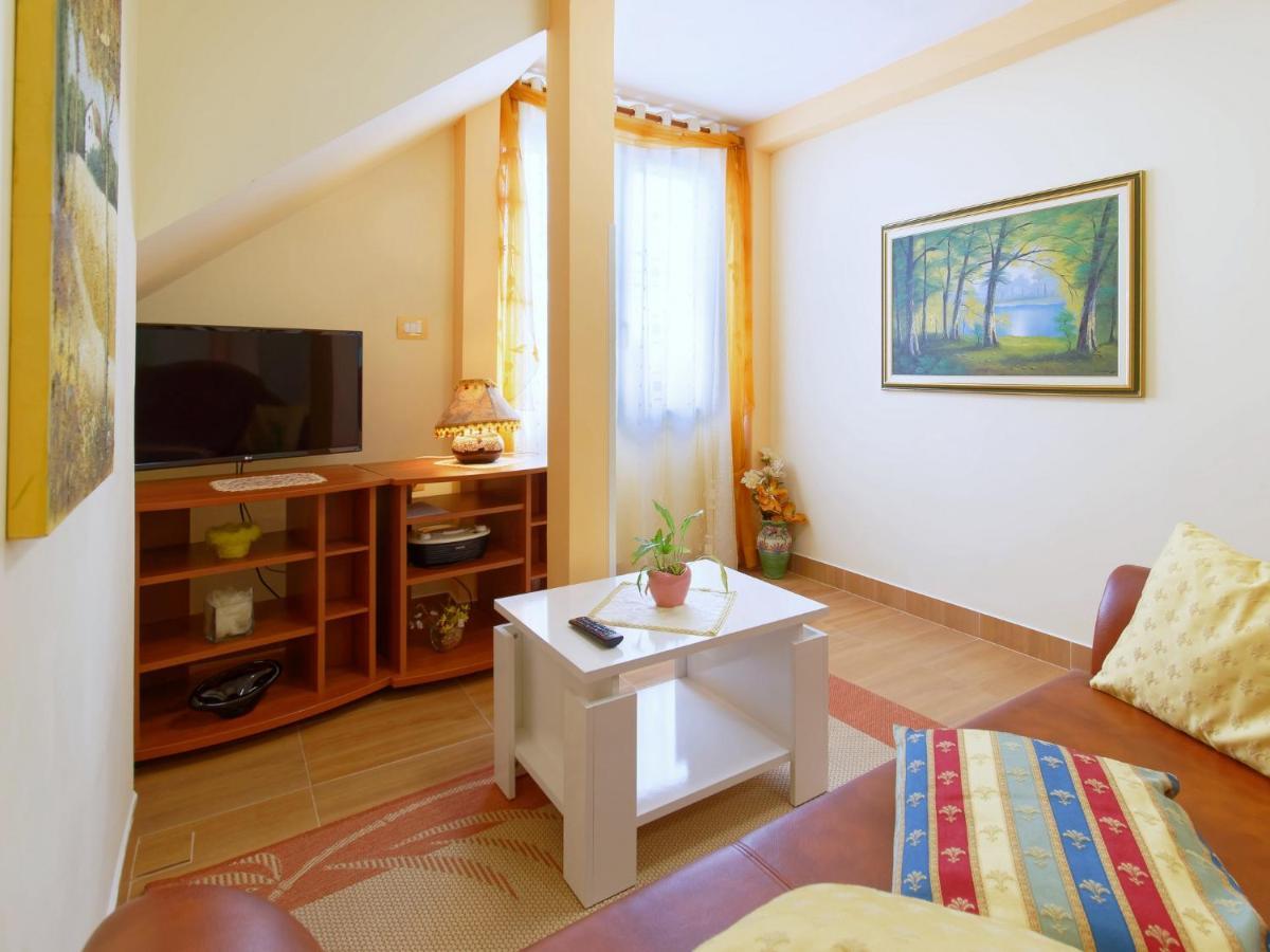 Holiday Home Nevena By Rent Istria บูเย ภายนอก รูปภาพ