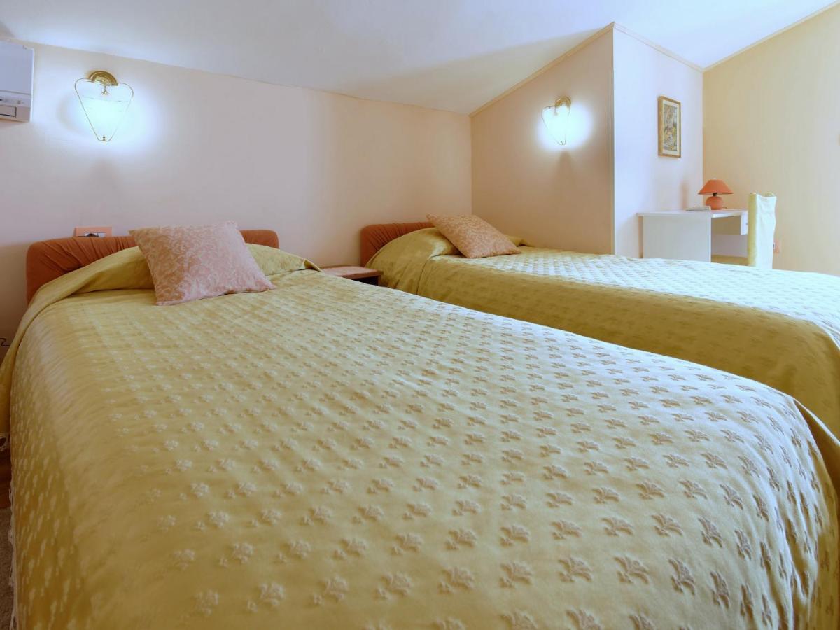 Holiday Home Nevena By Rent Istria บูเย ภายนอก รูปภาพ