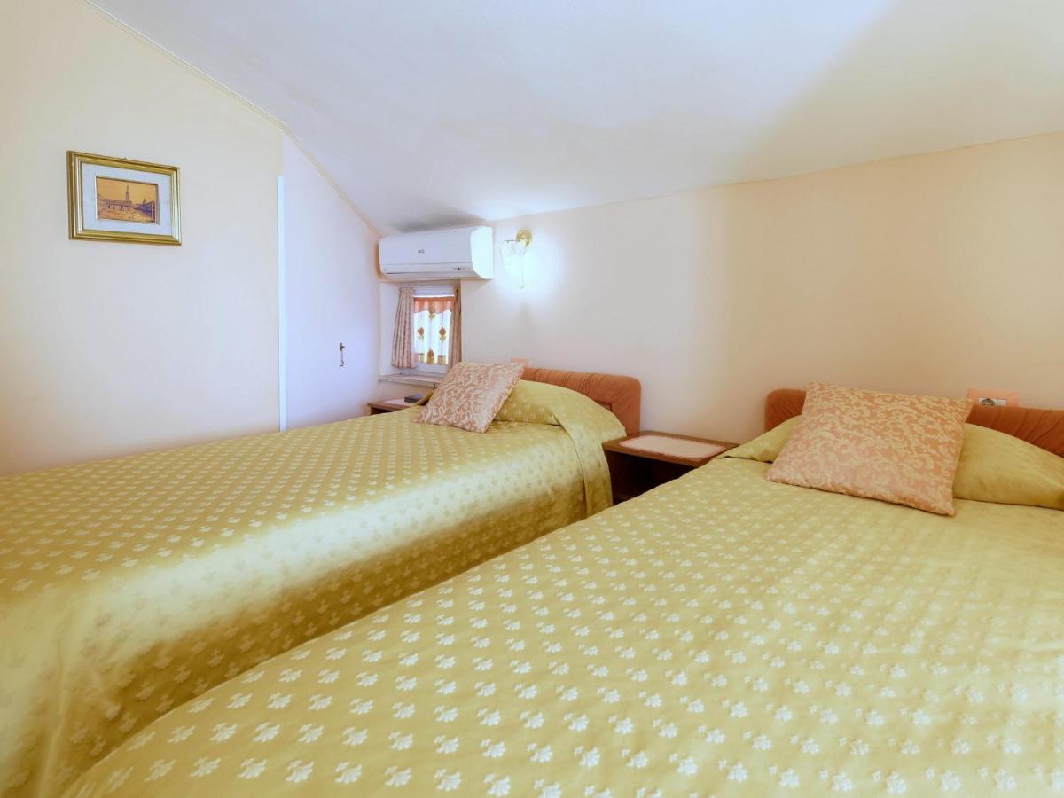 Holiday Home Nevena By Rent Istria บูเย ภายนอก รูปภาพ
