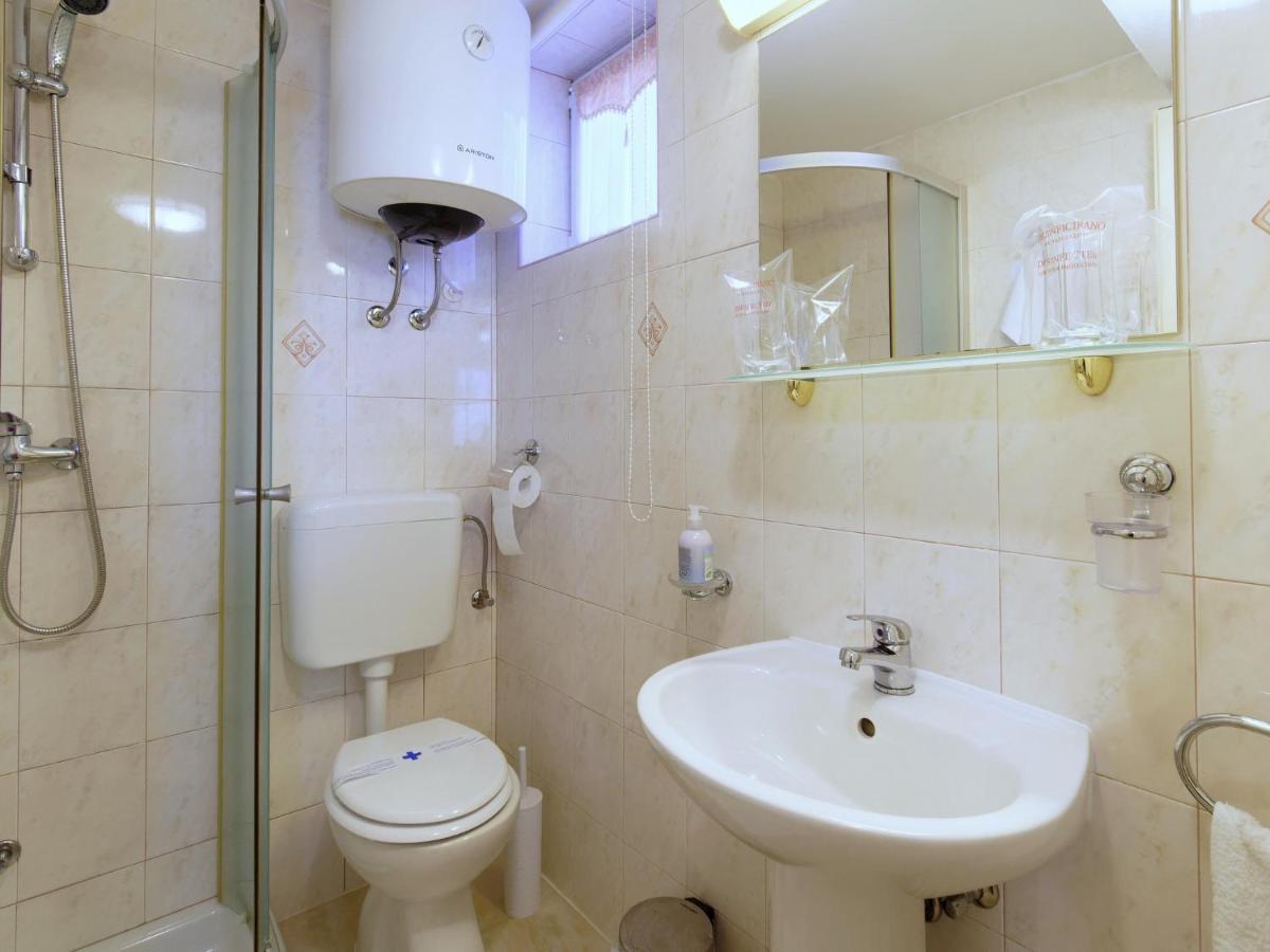 Holiday Home Nevena By Rent Istria บูเย ภายนอก รูปภาพ