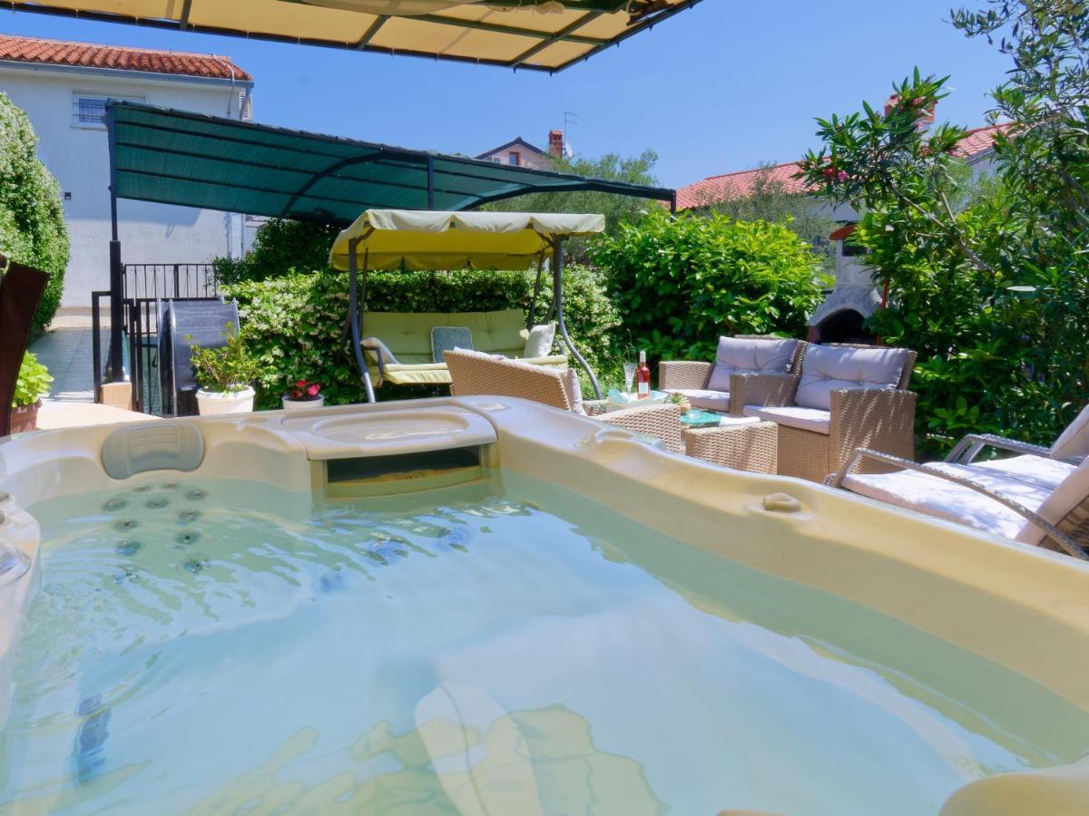 Holiday Home Nevena By Rent Istria บูเย ภายนอก รูปภาพ