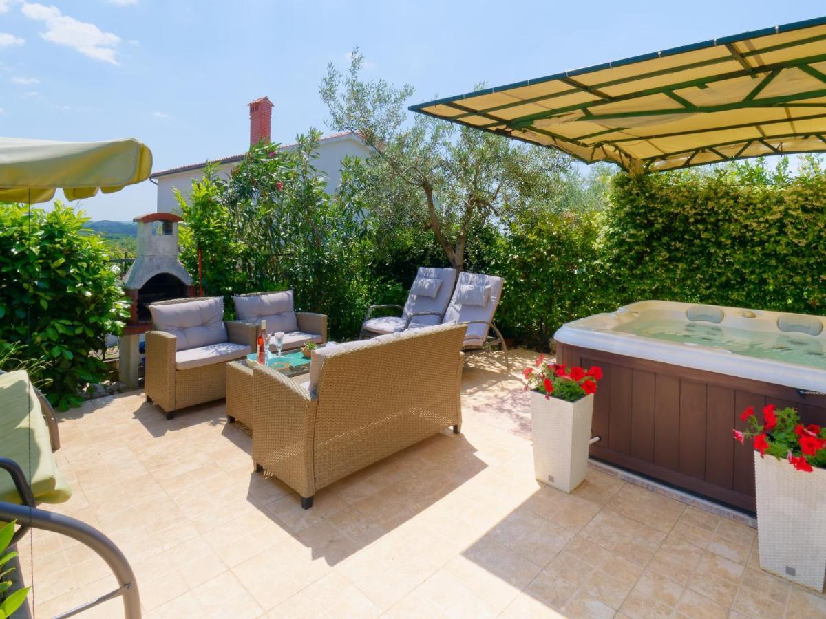 Holiday Home Nevena By Rent Istria บูเย ภายนอก รูปภาพ