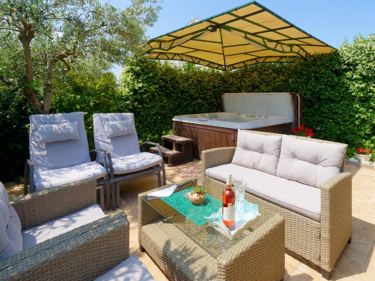 Holiday Home Nevena By Rent Istria บูเย ภายนอก รูปภาพ