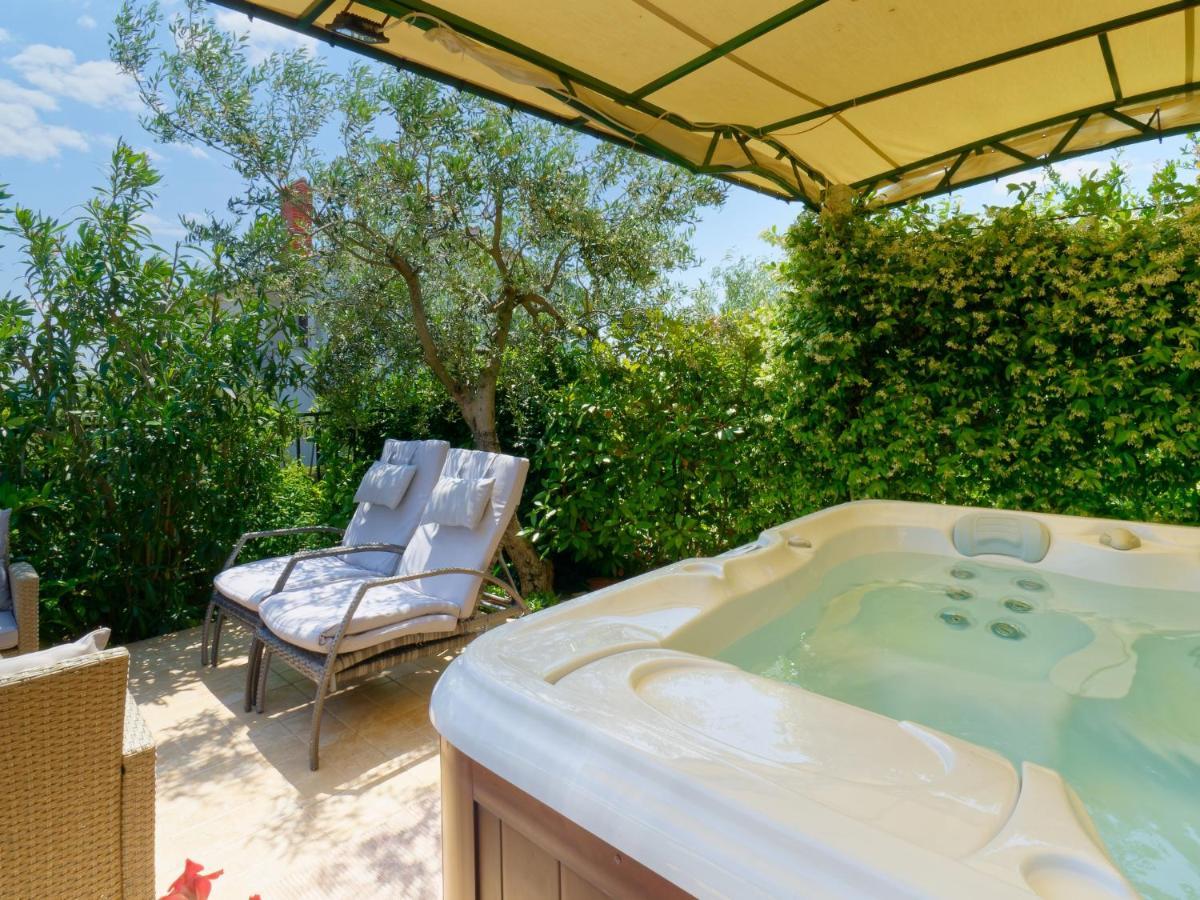 Holiday Home Nevena By Rent Istria บูเย ภายนอก รูปภาพ