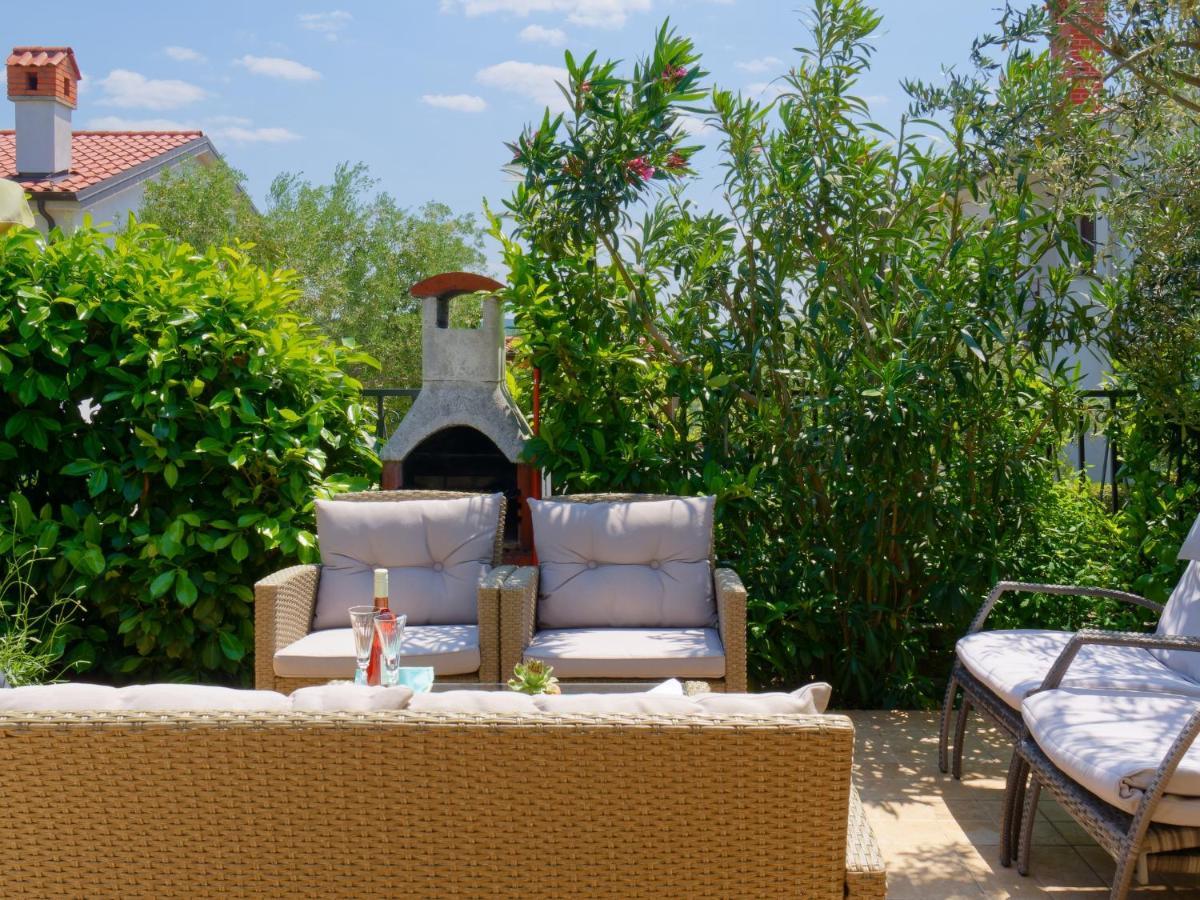 Holiday Home Nevena By Rent Istria บูเย ภายนอก รูปภาพ