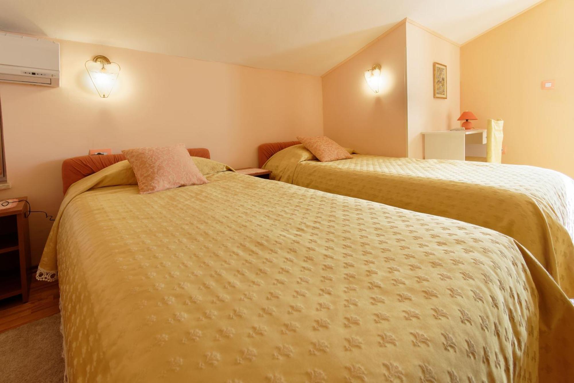 Holiday Home Nevena By Rent Istria บูเย ห้อง รูปภาพ